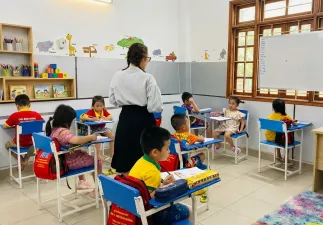 Một buổi lên lớp của cô và trò tại APE.