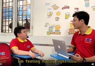 Học tiếng Anh giao tiếp tại APE: Học viên Hoàng Long tự tin trò chuyện cùng thầy